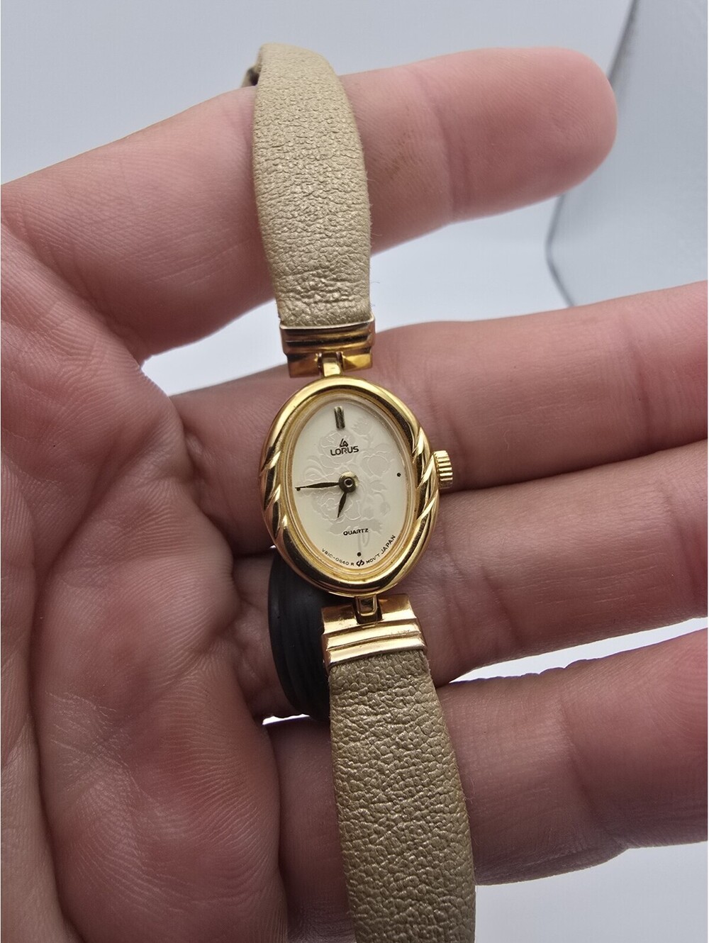 Lorus V810-0640 Gold Tone Steel Vintage Watch With Rose Dial